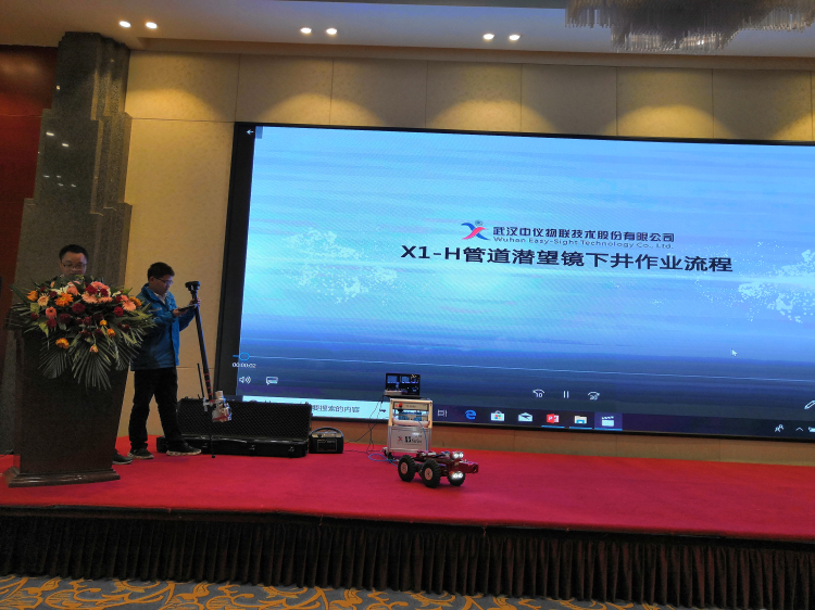 机器人演示.jpg 机器人演示.jpg