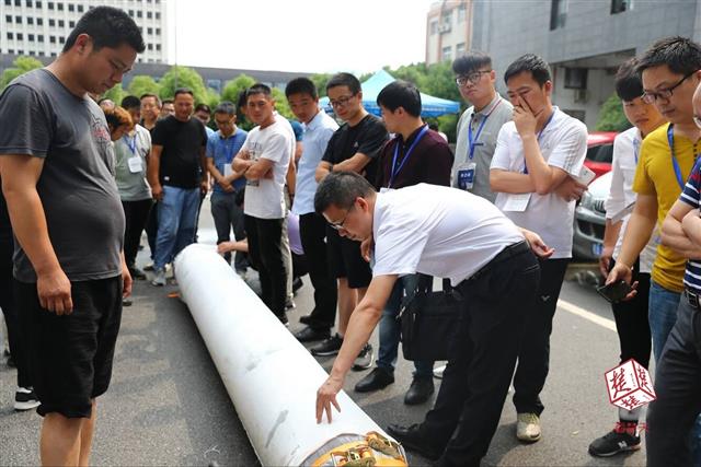 不用对地面“开膛破肚”，可定点修复管道，汉产管道修复机器人亮相